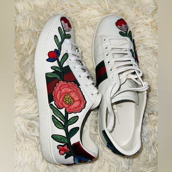 Gucci White Sneakers with Floral Embroidery - Picture 1 of 11